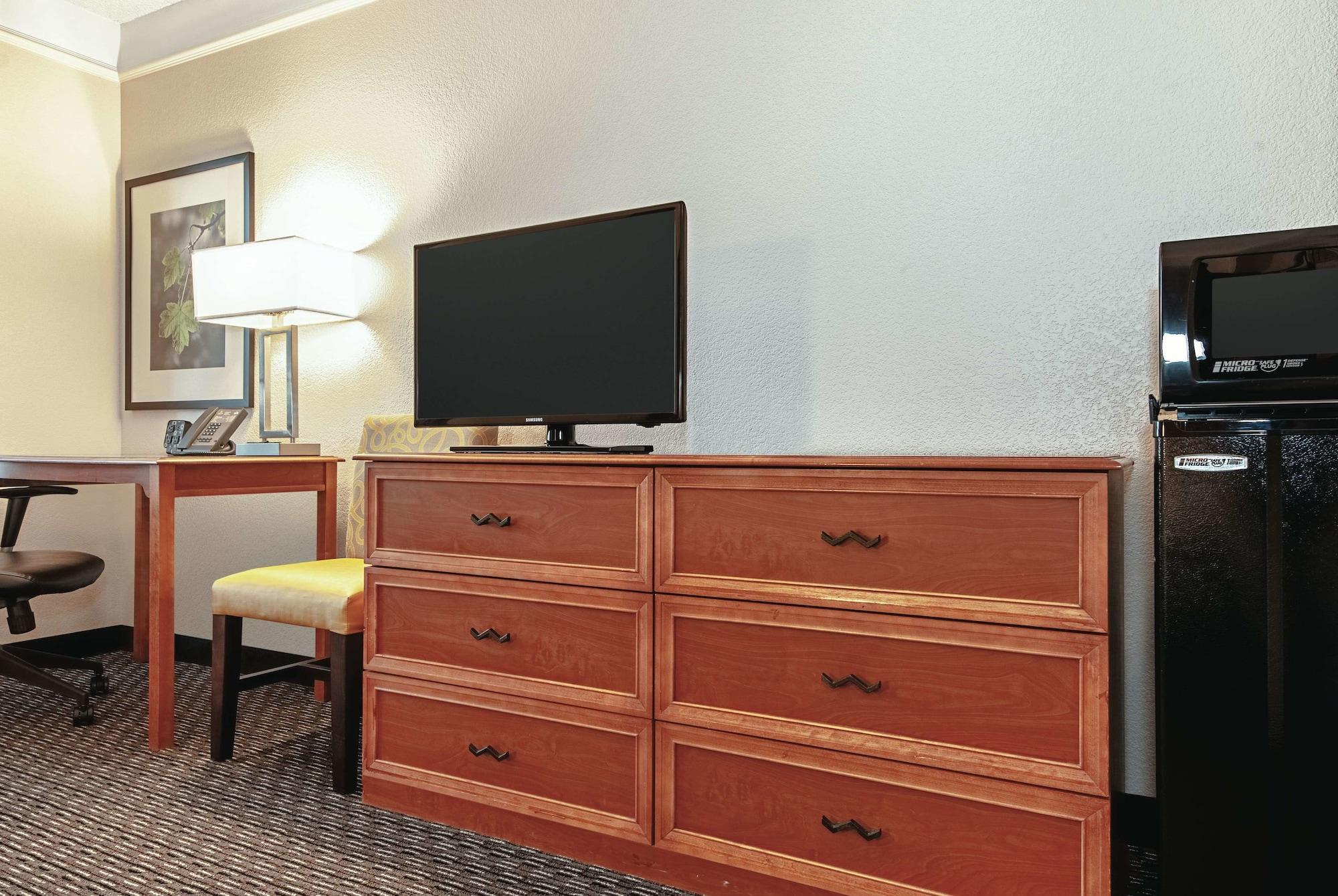 La Quinta Inn & Suites By Wyndham Ontario Airport Dış mekan fotoğraf